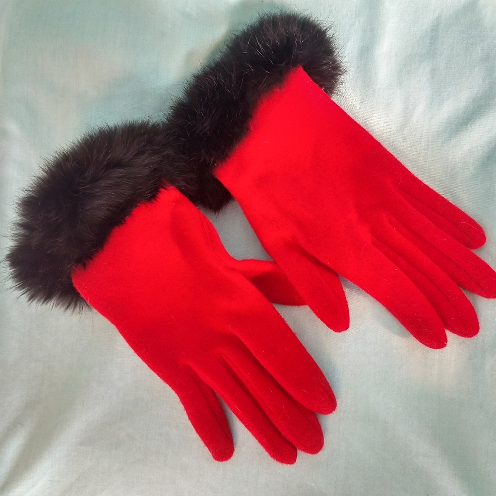 Lord & Taylor gloves vintage red black fur cuff lambs wool blend 1960s